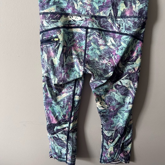 Lululemon 21 in Athletic Leggings — Size 4 - Picture 4 of 7